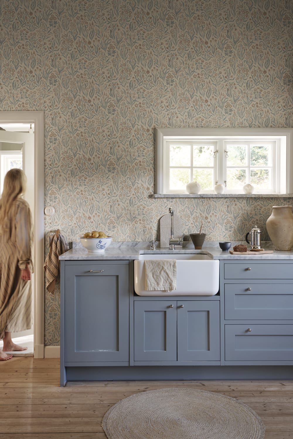 Sandberg Wallpaper pattern name & color Märta, Misty Blue from the collection Kolonin II. 