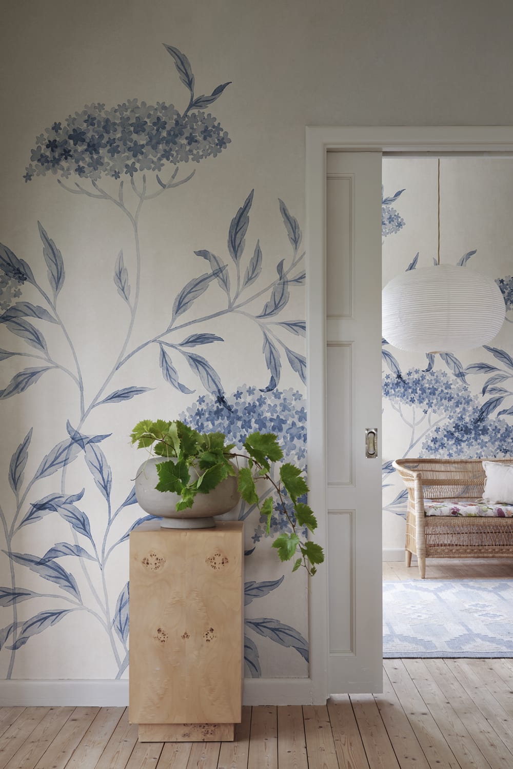Sandberg Mural Product# S10803 pattern name & color Emmalisa, Blue from the collection Kolonin II. 