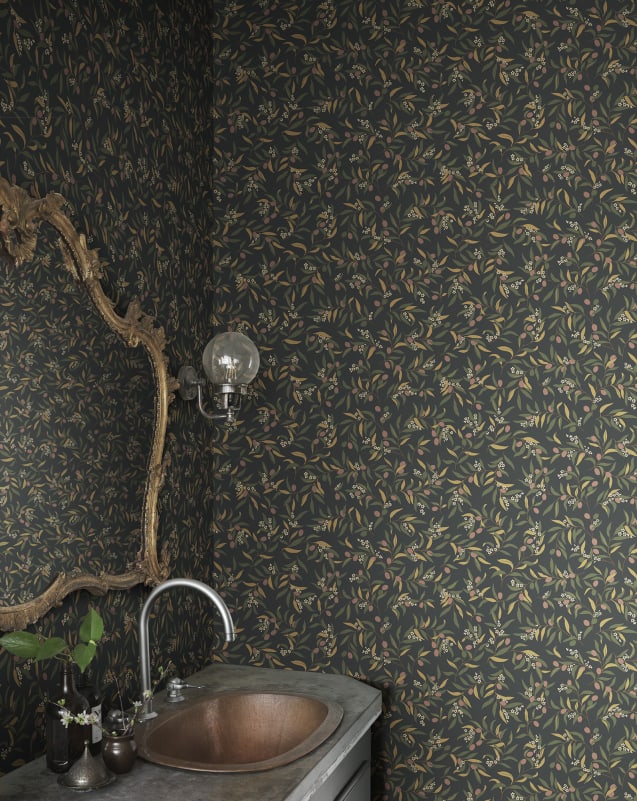 Sandberg Wallpaper pattern name & color Olivia, Charcoal from the collection Villa Como. 