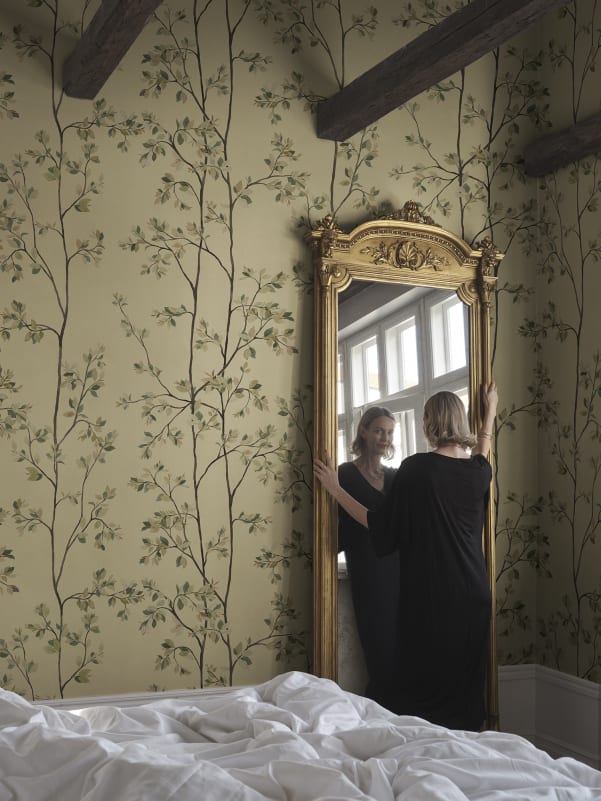 Sandberg Mural Item S10808 pattern name & color Laura, Honey from the collection Villa Como. 