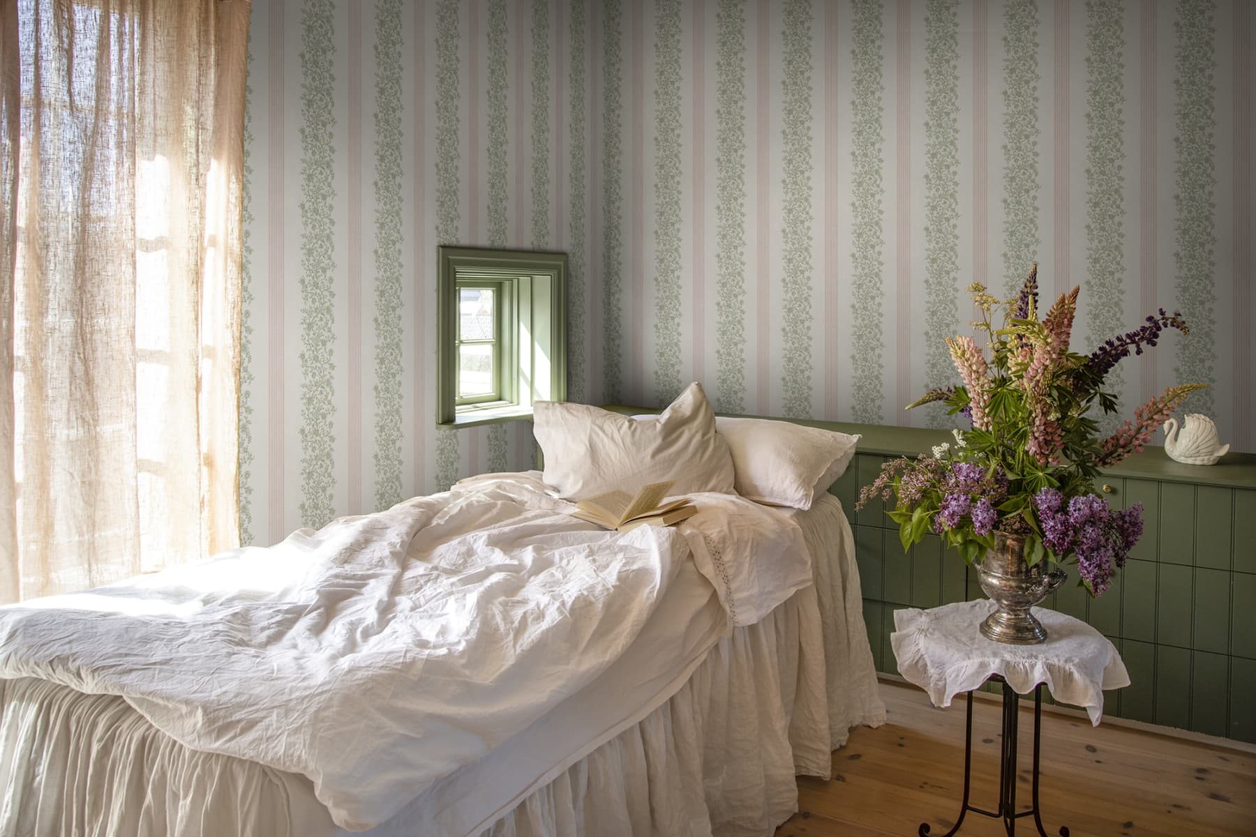 Sandberg Wallpaper pattern name & color Natalie, Pink from the collection Rosa & Friends. 