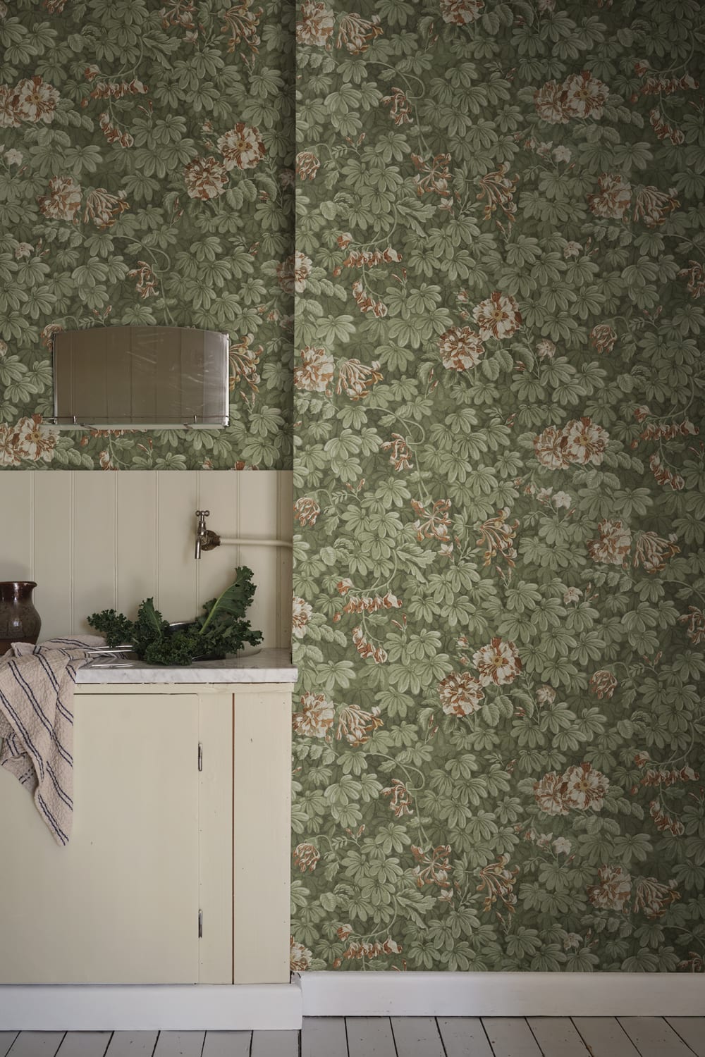 Sandberg Mural Product S10900 pattern name & color Tyra, Forest Green from the collection Kolonin II. 