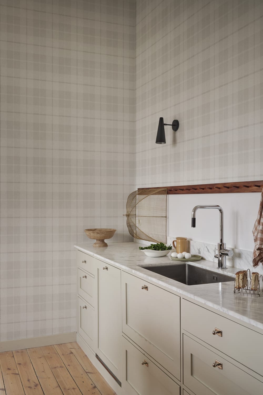 Sandberg Wallpaper pattern name & color Ranold, Light Gray from the collection Sandberg Edition. 