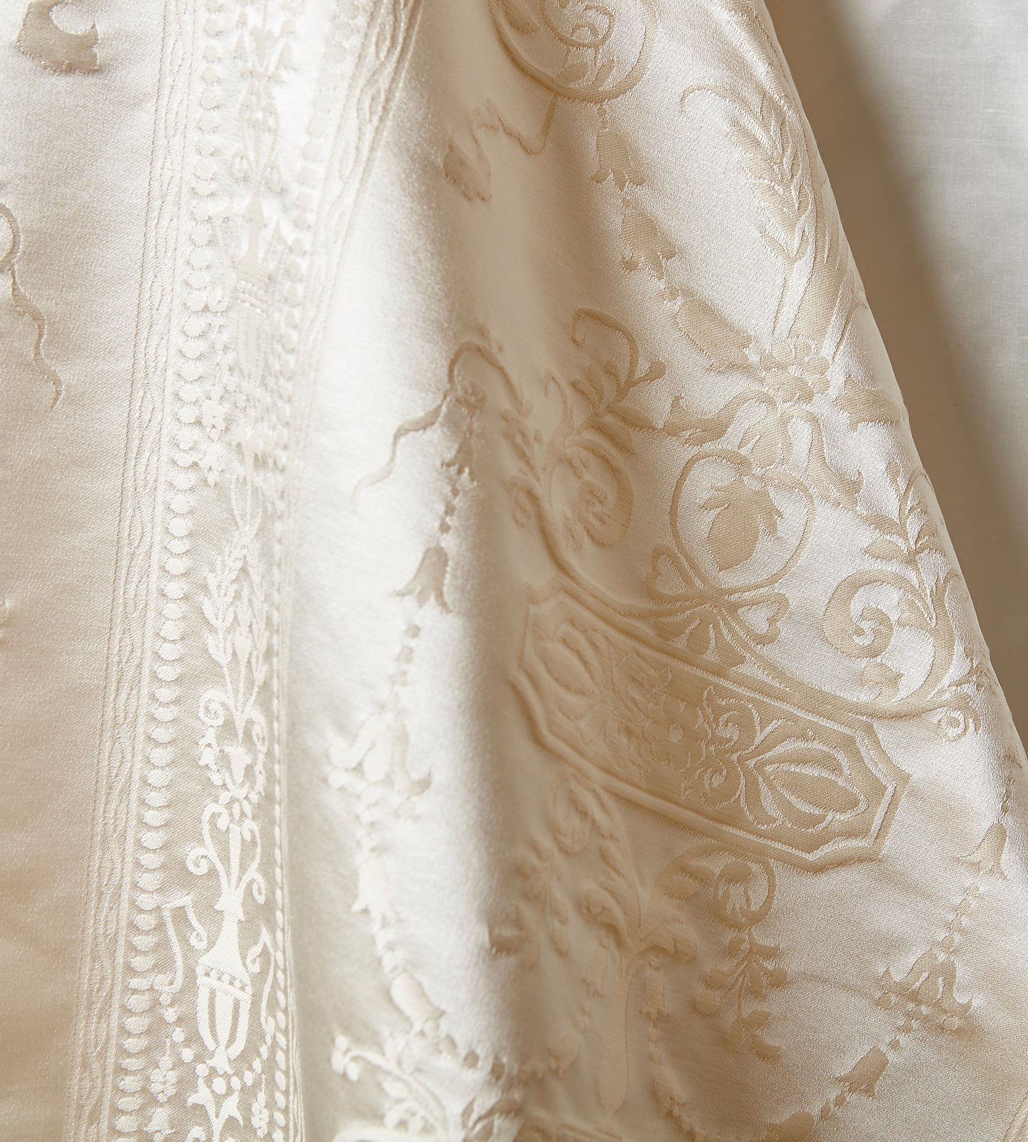 Purchase Scalamandre Fabric Pattern number SC 0001516MM, Hepplewhite Ivory 2