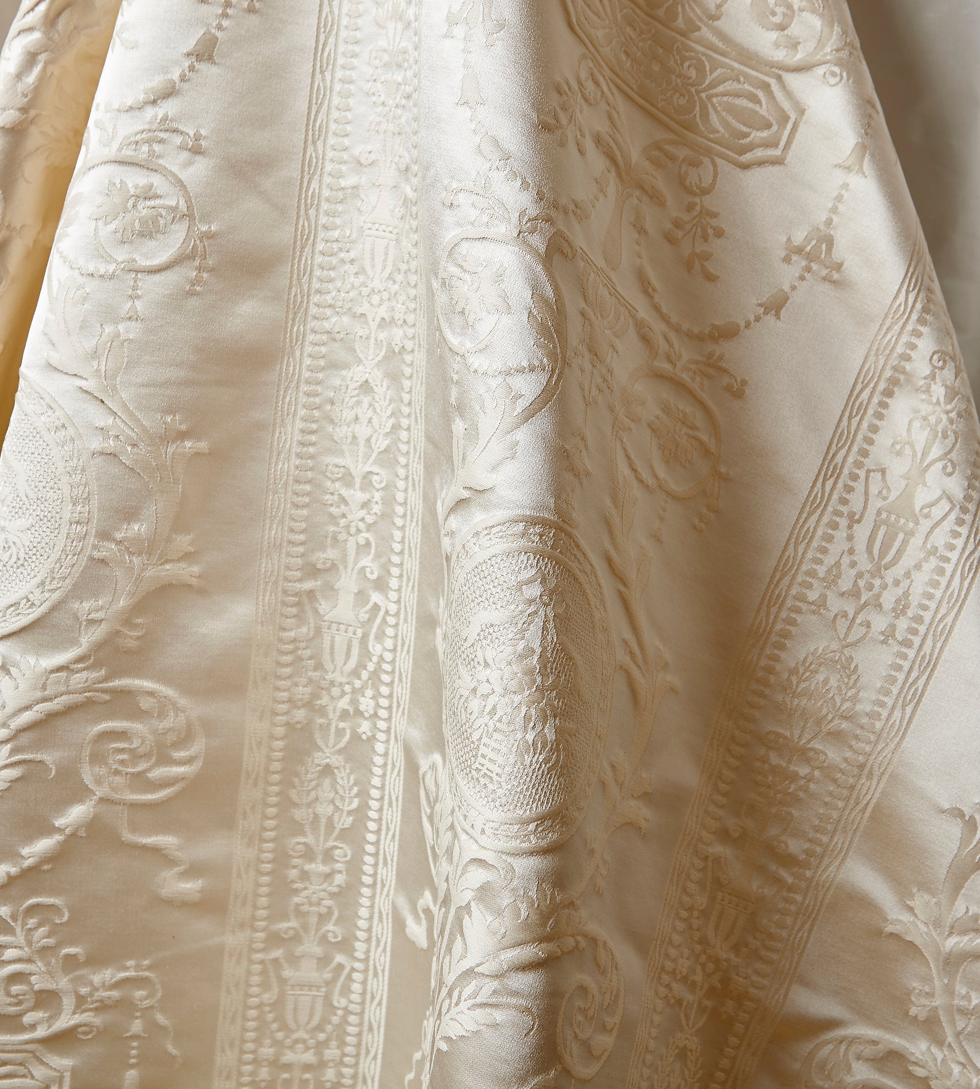 Purchase Scalamandre Fabric Pattern number SC 0001516MM, Hepplewhite Ivory 3