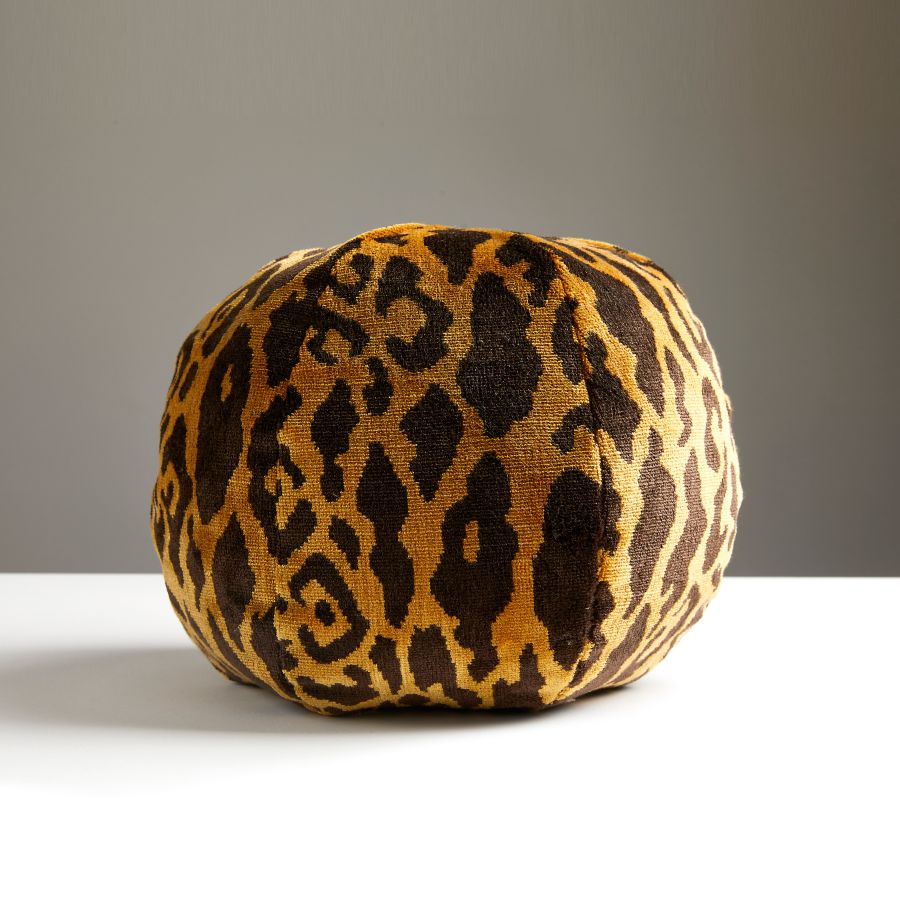 Purchase SCSLEOPPILL0001 Leopardo, Ivory, Gold & Black - Scalamandre Pillows