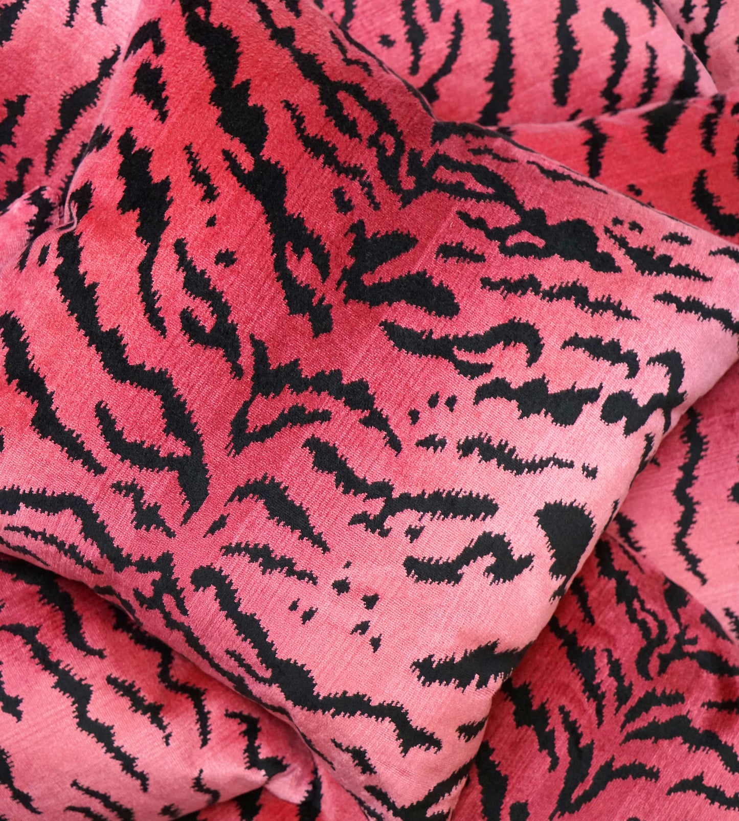 Purchase Scalamandre Fabric SKU# SC 000326167MMA, Tigre Reds & Black 2