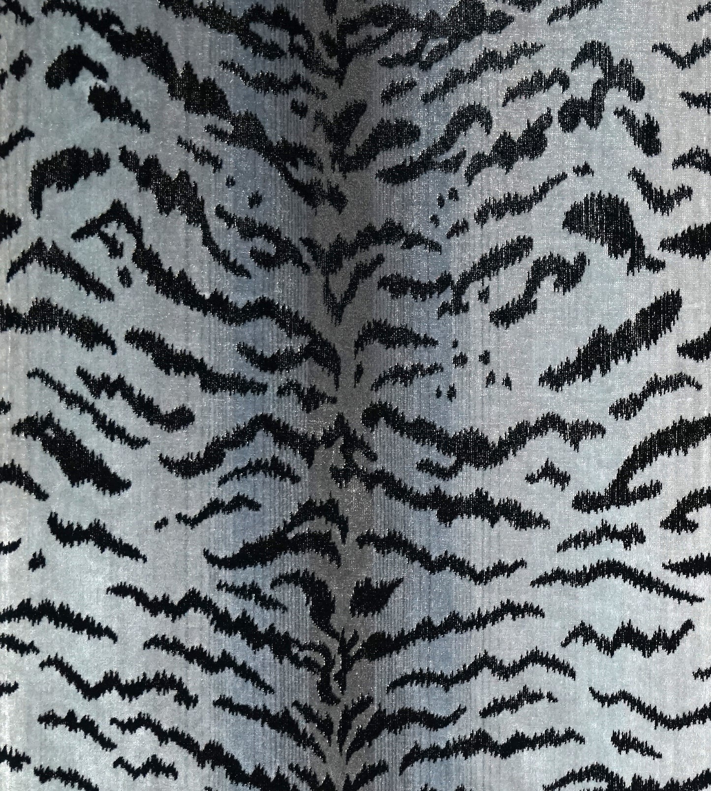 Purchase Scalamandre Fabric Pattern number SC 000526167MMA, Tigre Silver & Black 1