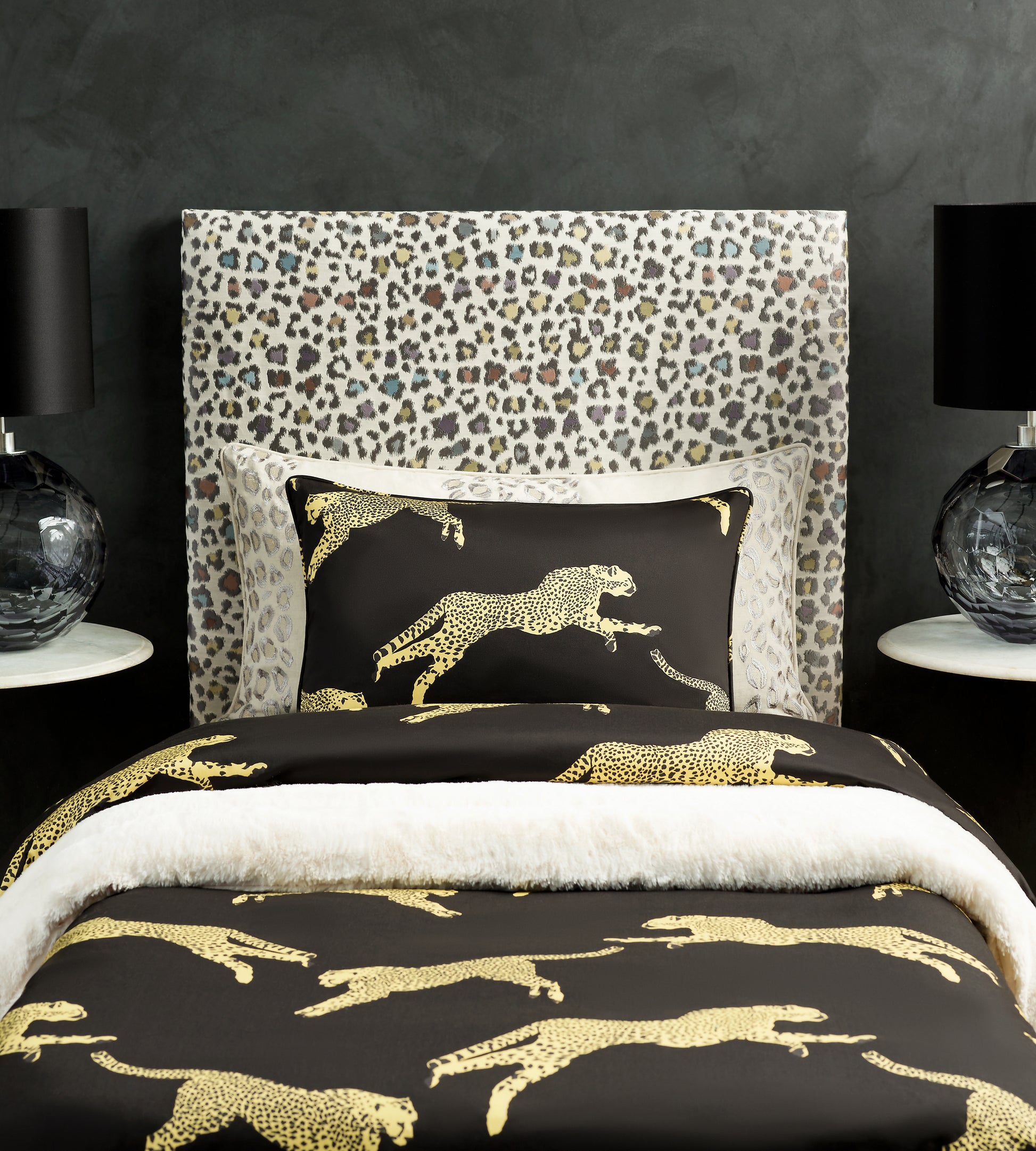 Sc 000616634 | Leaping Cheetah Cotton Print, Black Magic - Scalamandre  Fabric