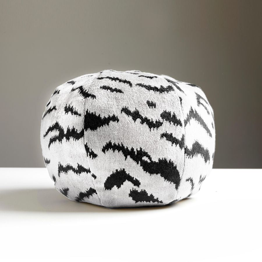 Purchase SCSTIGRPILL0006 Tigre, Off-White & Black - Scalamandre Pillows
