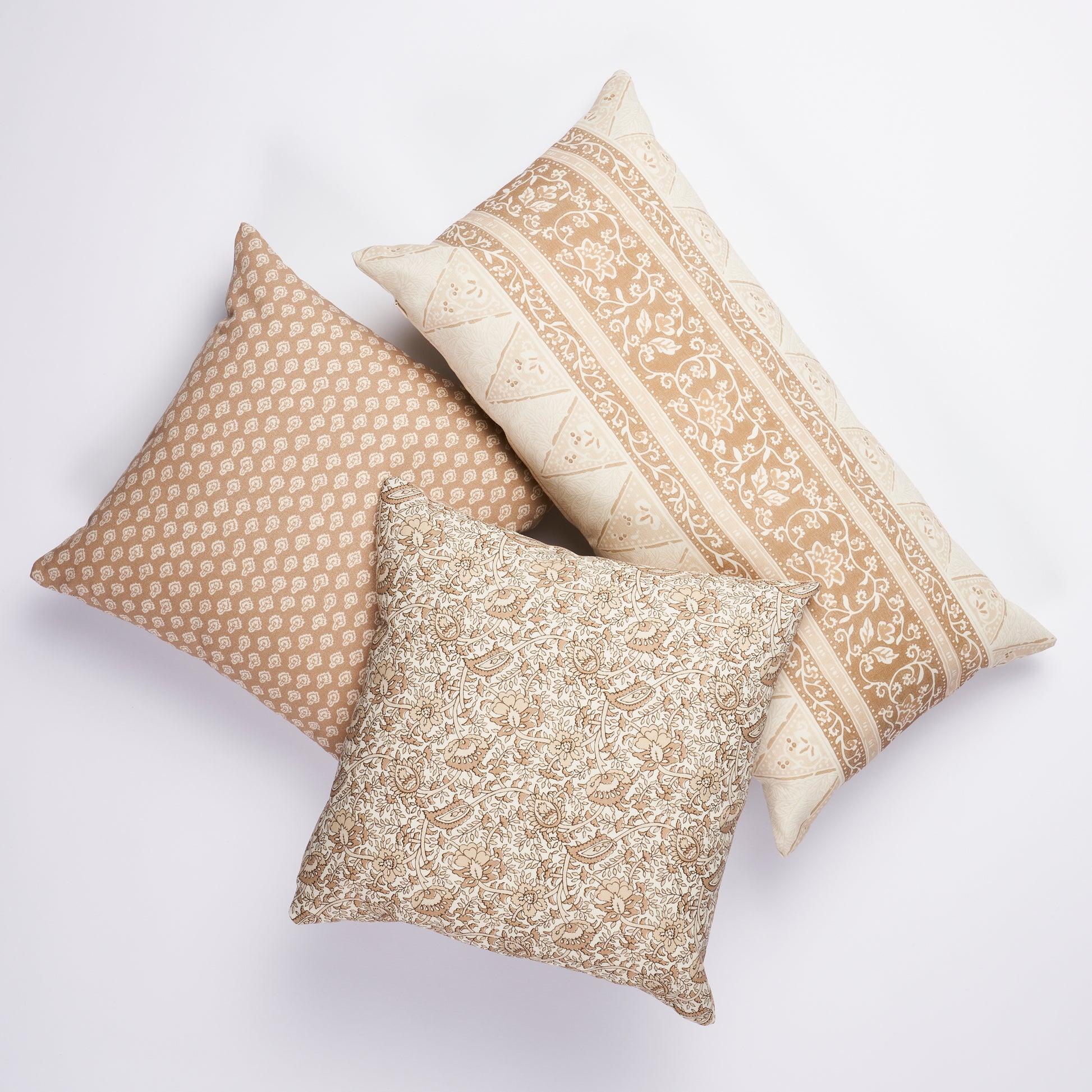 Purchase So18071202 | Daisy I/O Pillow, Neutral - Schumacher Pillows