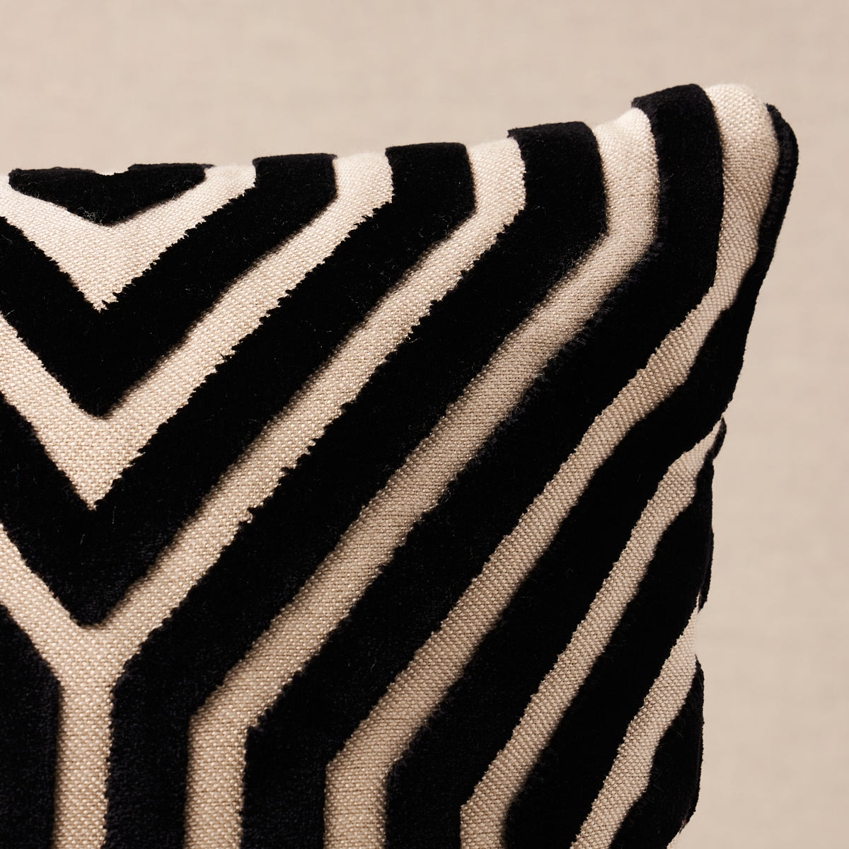 Purchase So6619218 | Vanderbilt Velvet Pillow, Noir - Schumacher Pillows