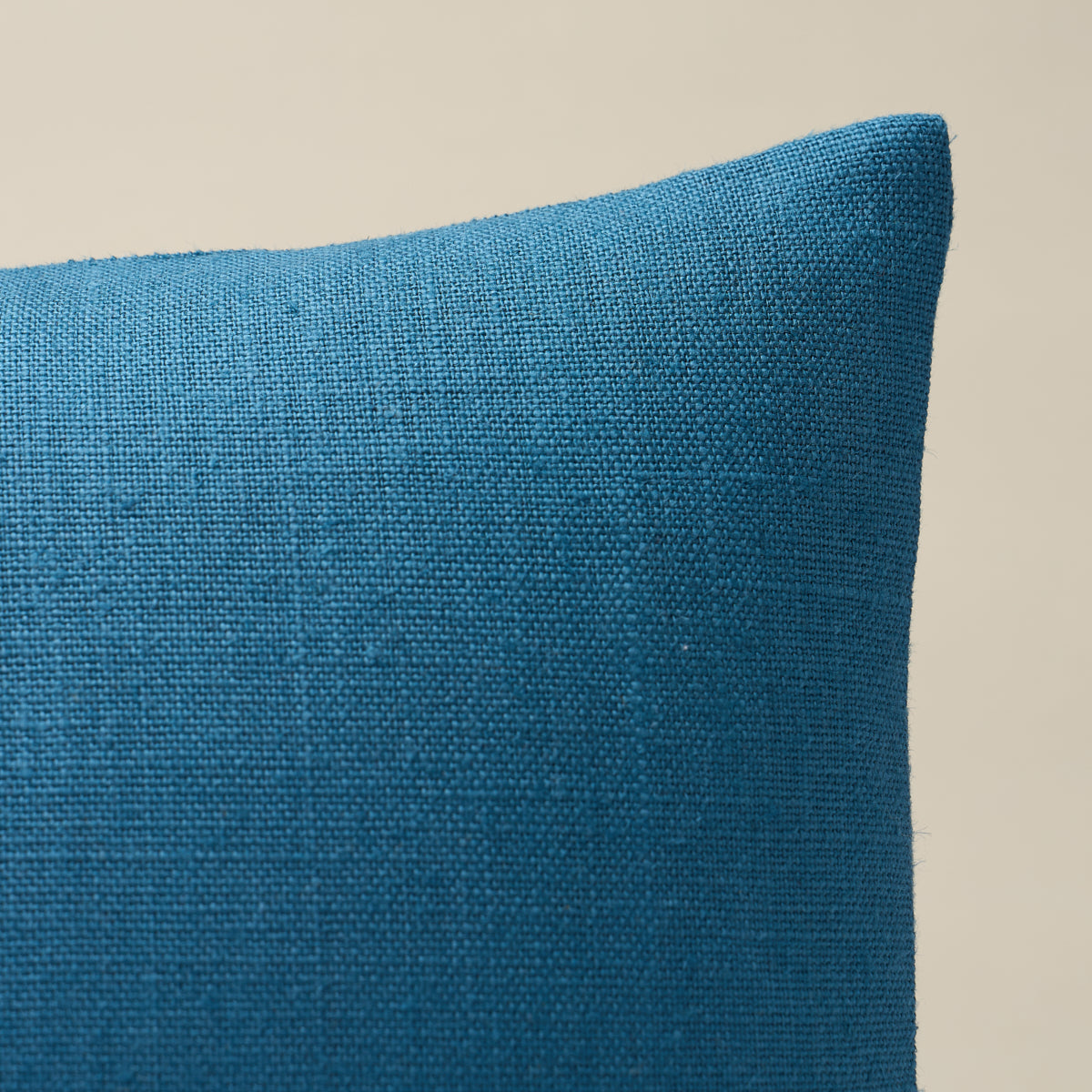 Purchase So8496306 | Leo Glazed Linen Pillow, Peacock - Schumacher Pillows