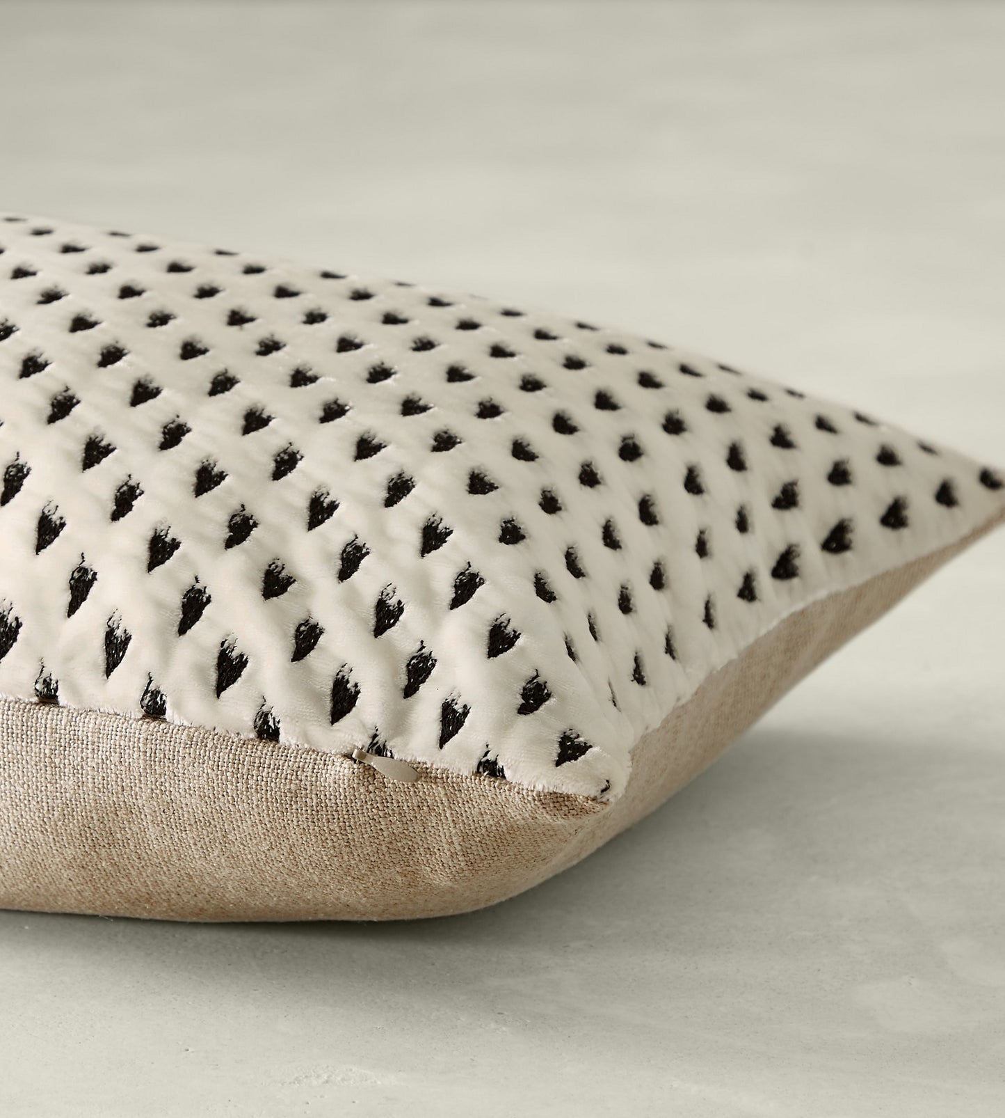 Purchase Old World Weavers Fabric Pattern number ZS 00014862, Ermine Winter White 2